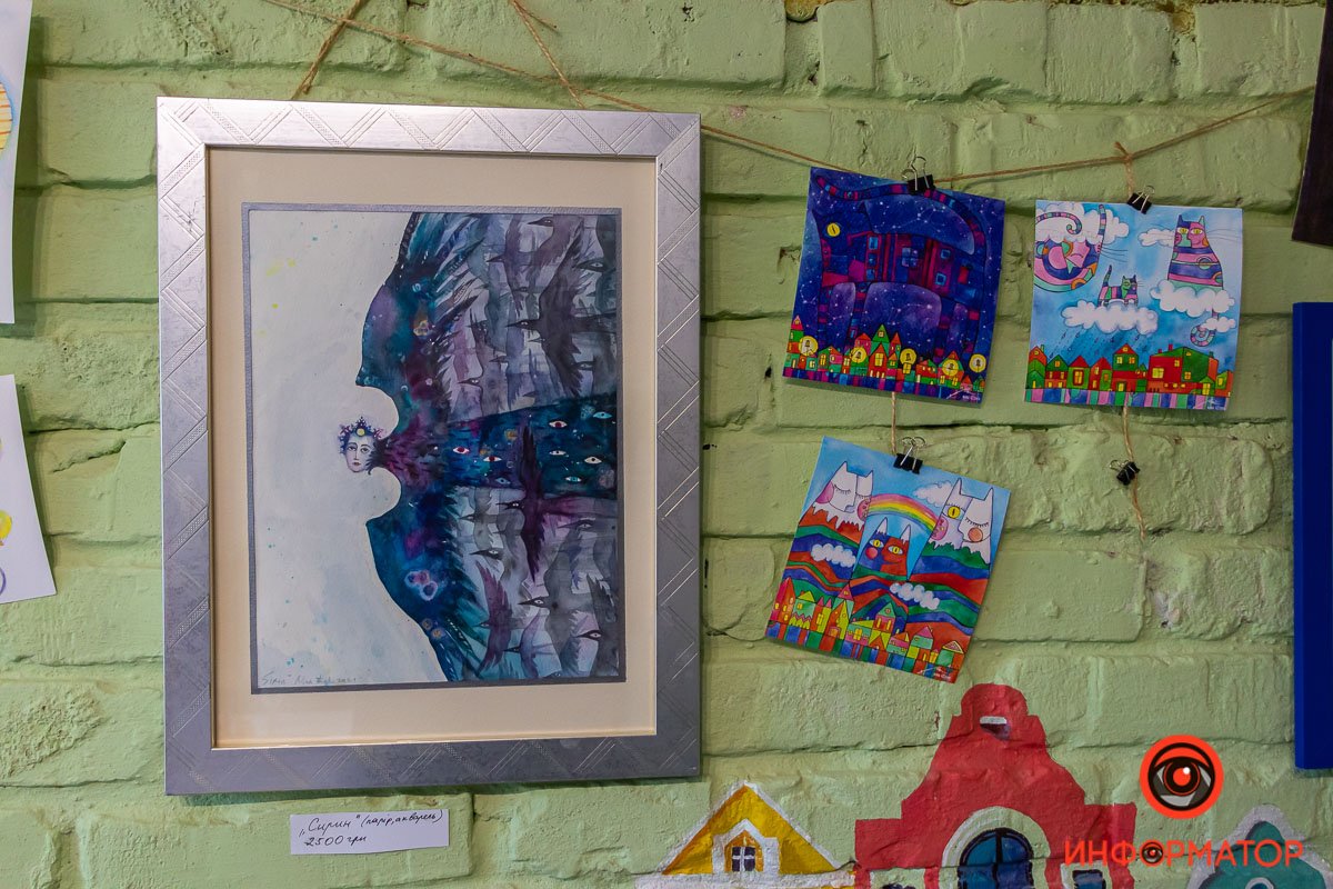 Ще одна незвична виставка триває в кав’ярні “Гвоздь” Ще одна незвична виставка триває в кав’ярні “Гвоздь”