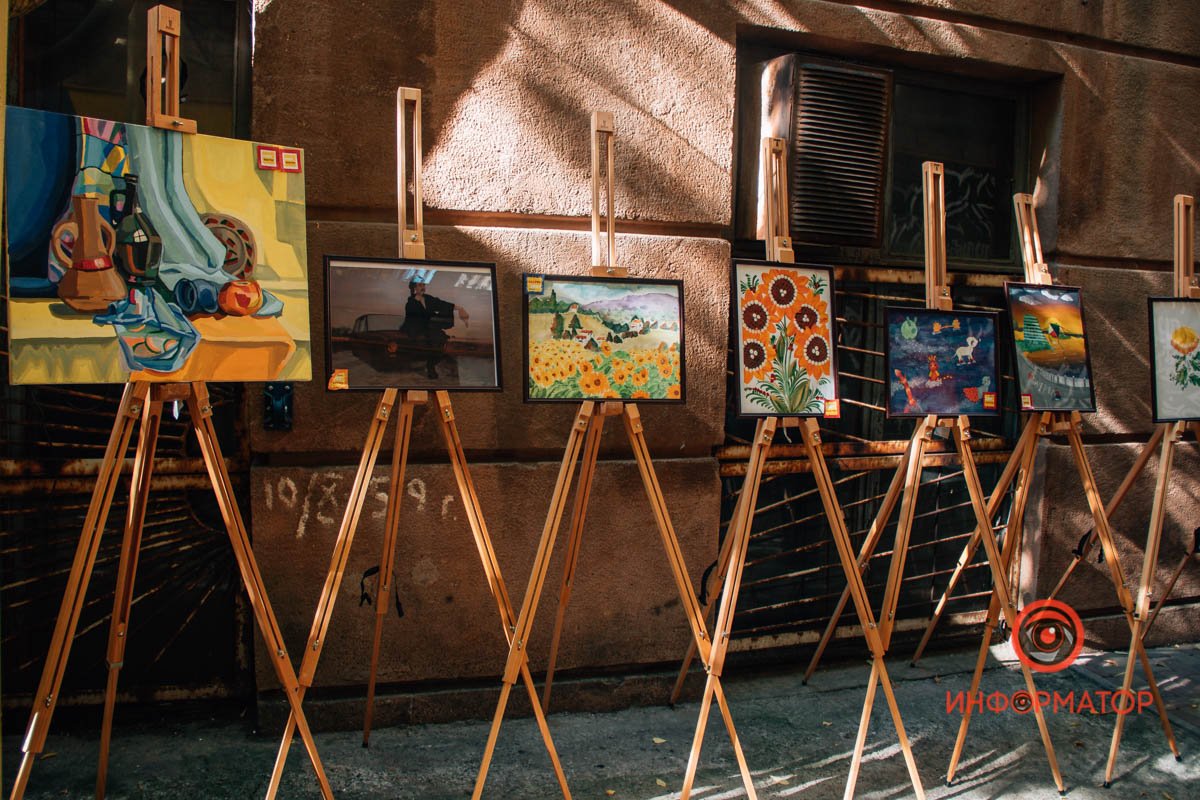 В Днепре в Художественном переулке прошел очередной этап проекта #ART-наступление 6