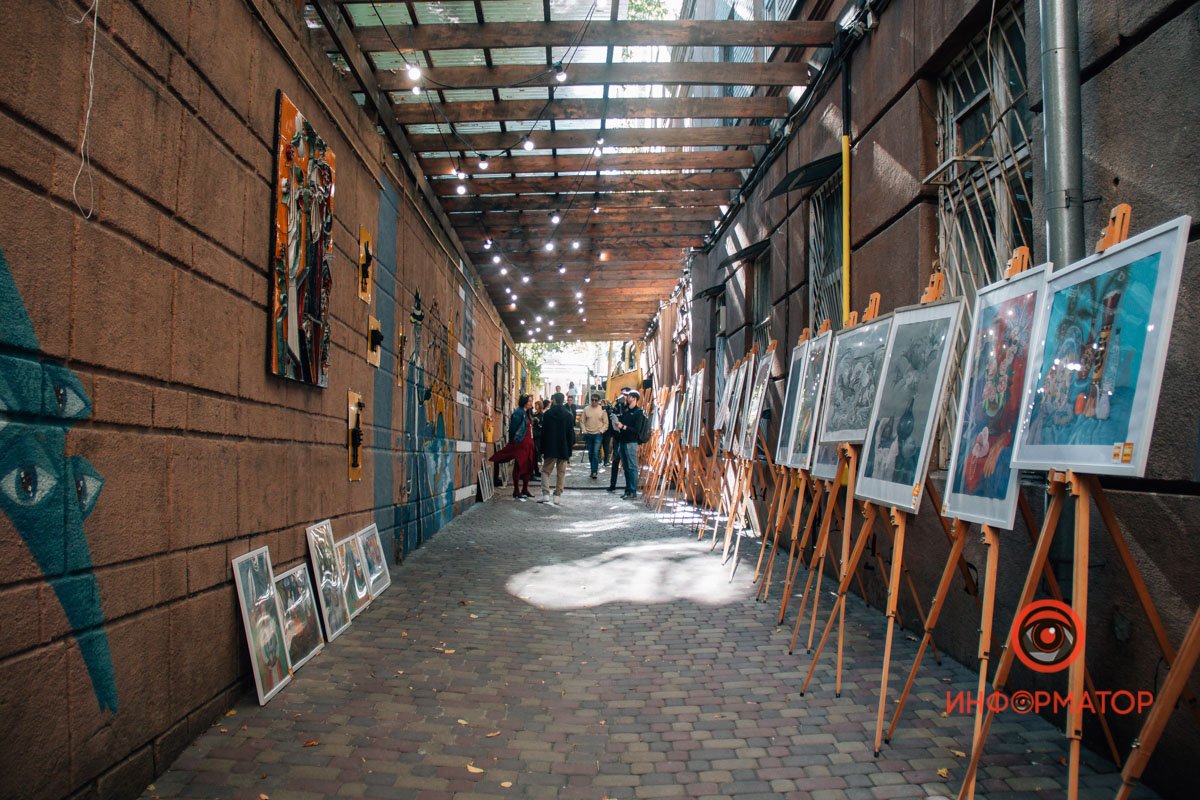 В Днепре в Художественном переулке прошел очередной этап проекта #ART-наступление 13