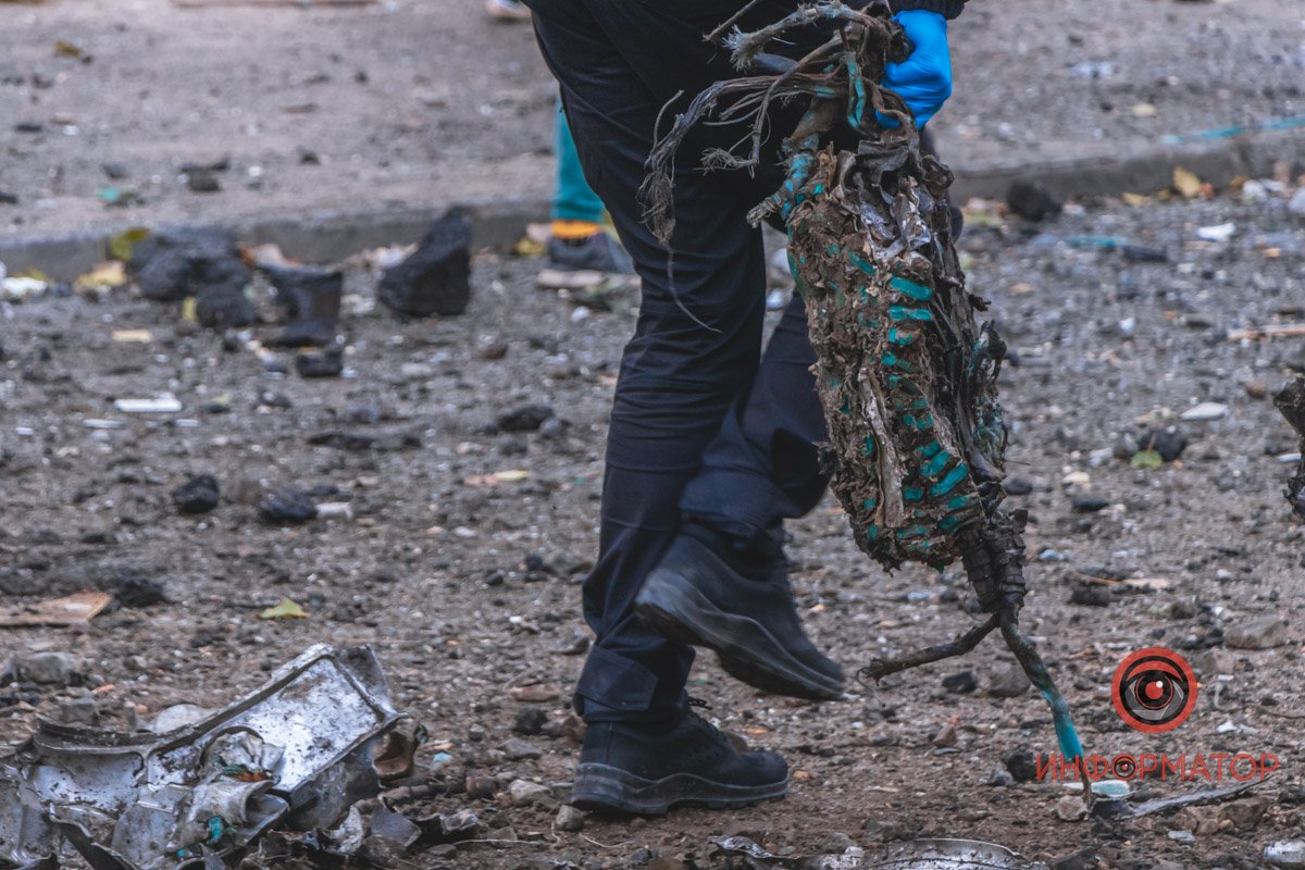 Натомість у жителів будинків повибивало вікна, рами, а у декого — навіть міжкімнатні двері Натомість у жителів будинків повибивало вікна, рами, а у декого — навіть міжкімнатні двері