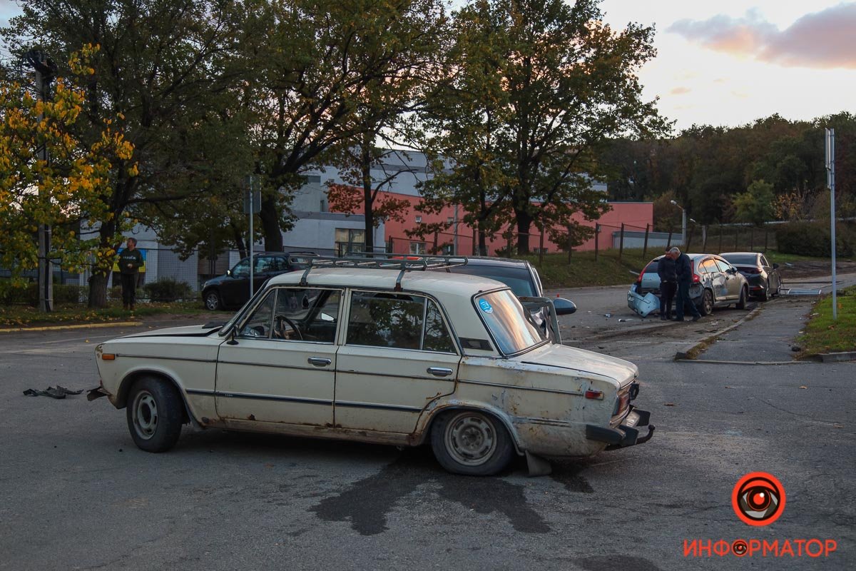 Після цього він зіштовхнувся з ВАЗ Після цього він зіштовхнувся з ВАЗ