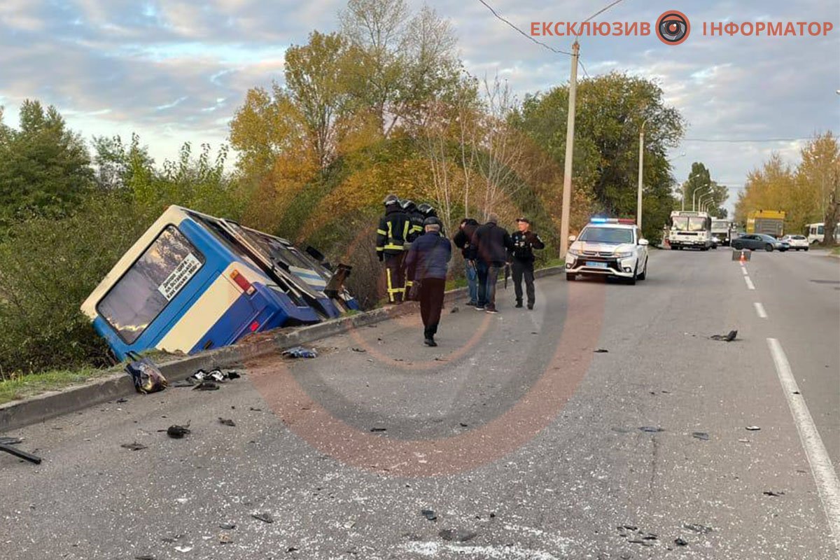 Автобус вилетів у кювет 