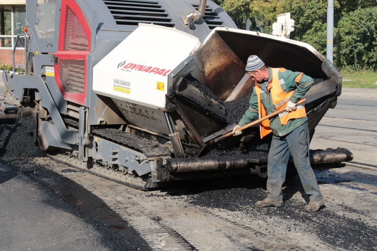 Наразі відремонтовано близько 4 тисяч квадратних метрів покриття