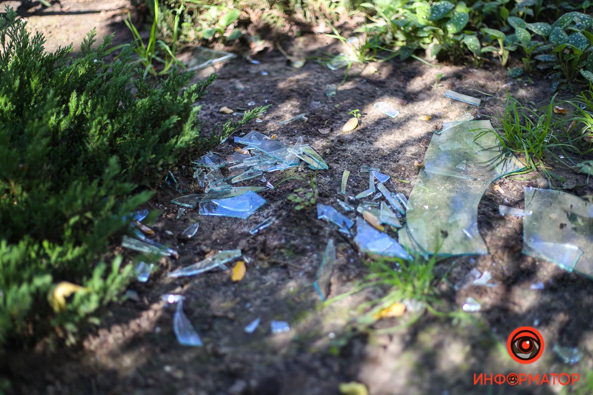 Склом засипало і двори