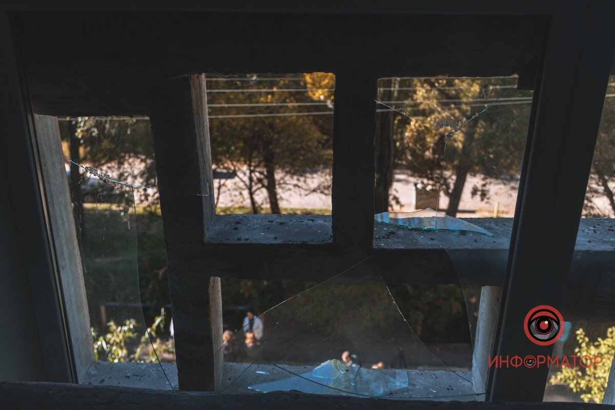 Він пролунав щойно жінка приїхала на роботу