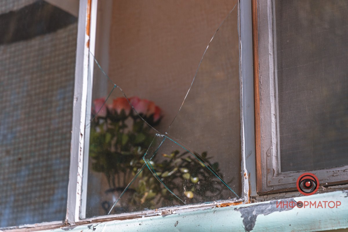 Відпала рама та лопнуло скло у пані Катерини