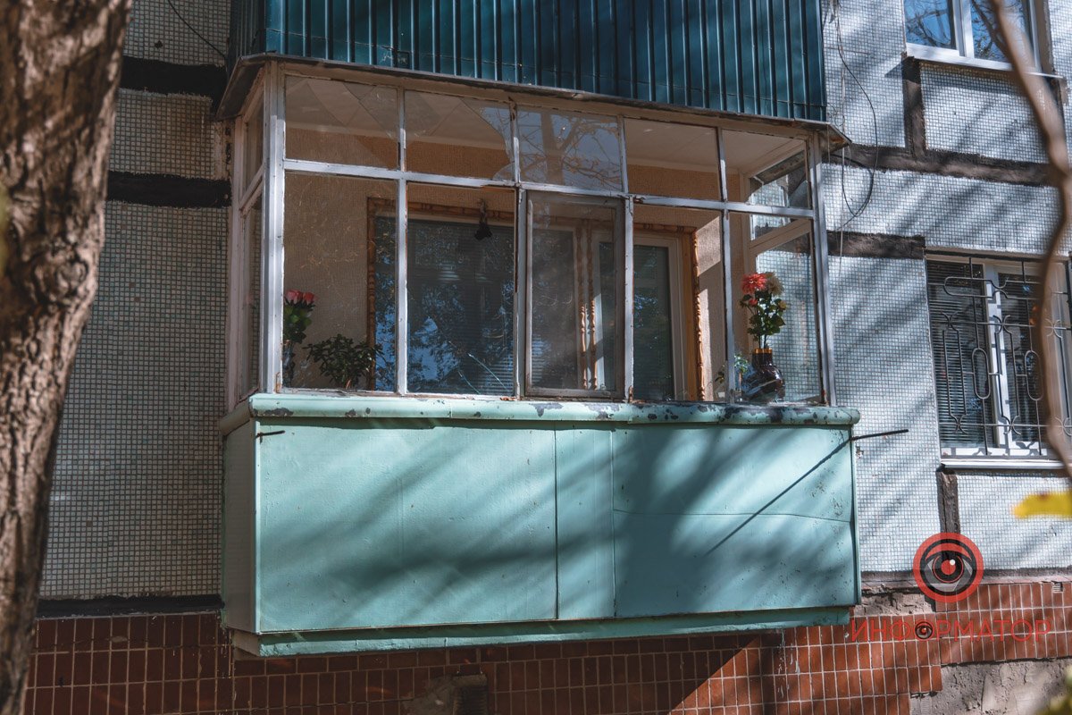 Відкрились навстіж двері і все вилетіло