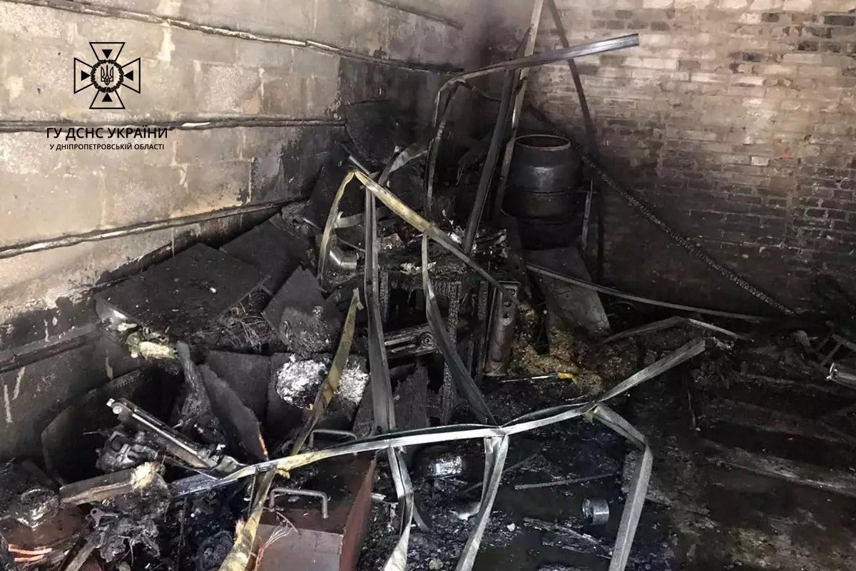 Там вогонь охопив гараж Там вогонь охопив гараж