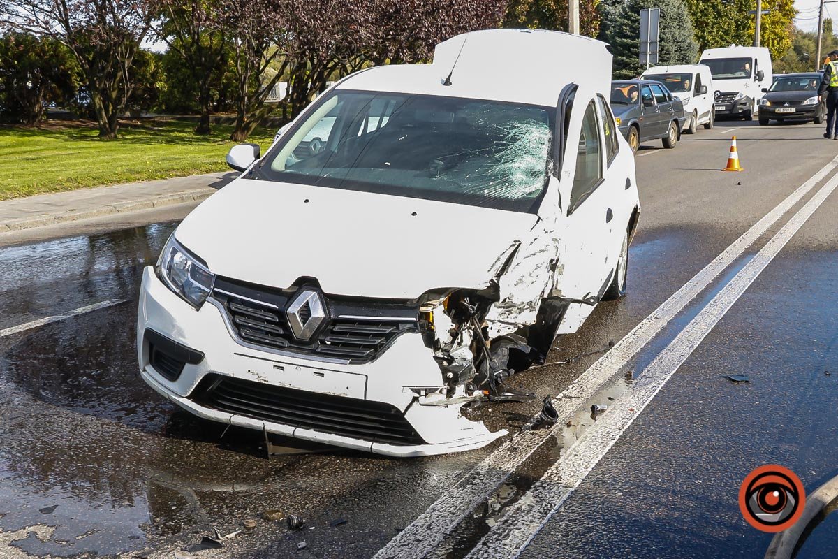 Тут дорогу не поділили три автівки — “ГАЗель”, Ford та Renault