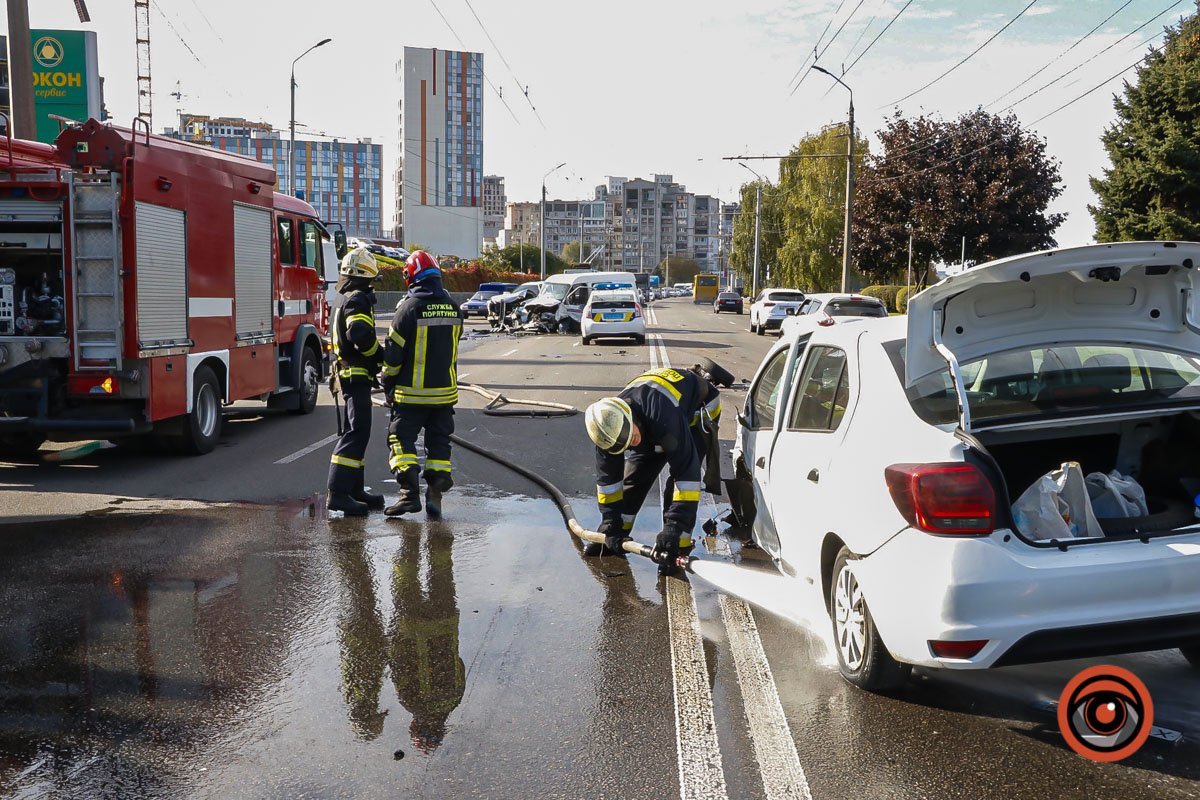 У середу, 19 жовтня, у Дніпрі на Січеславській Набережній біля заправки ЮКОН сталася ДТП