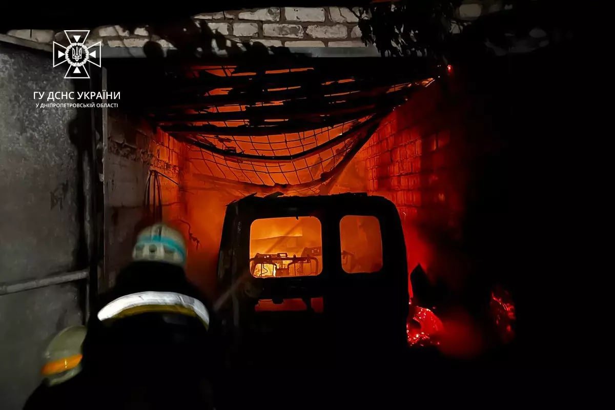 Всередині було авто Всередині було авто