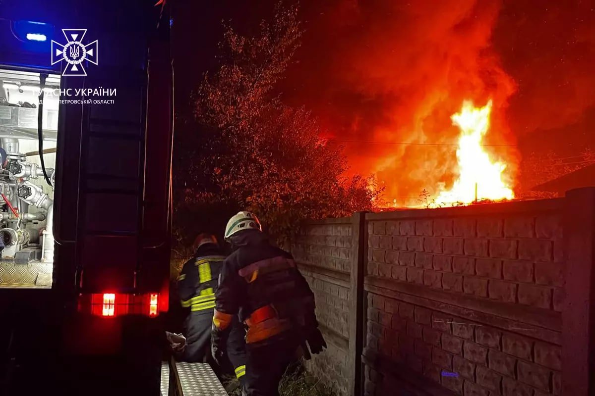 Вогонь перекинувся на сусідні споруди Вогонь перекинувся на сусідні споруди