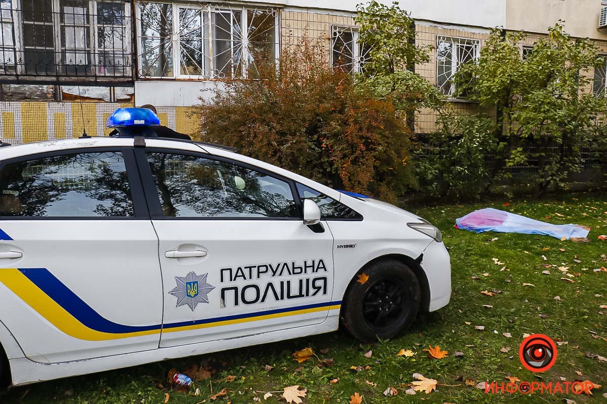 У суботу, 22 жовтня, на житловому масиві Покровський жінка випала з вікна 8 поверху У суботу, 22 жовтня, на житловому масиві Покровський жінка випала з вікна 8 поверху