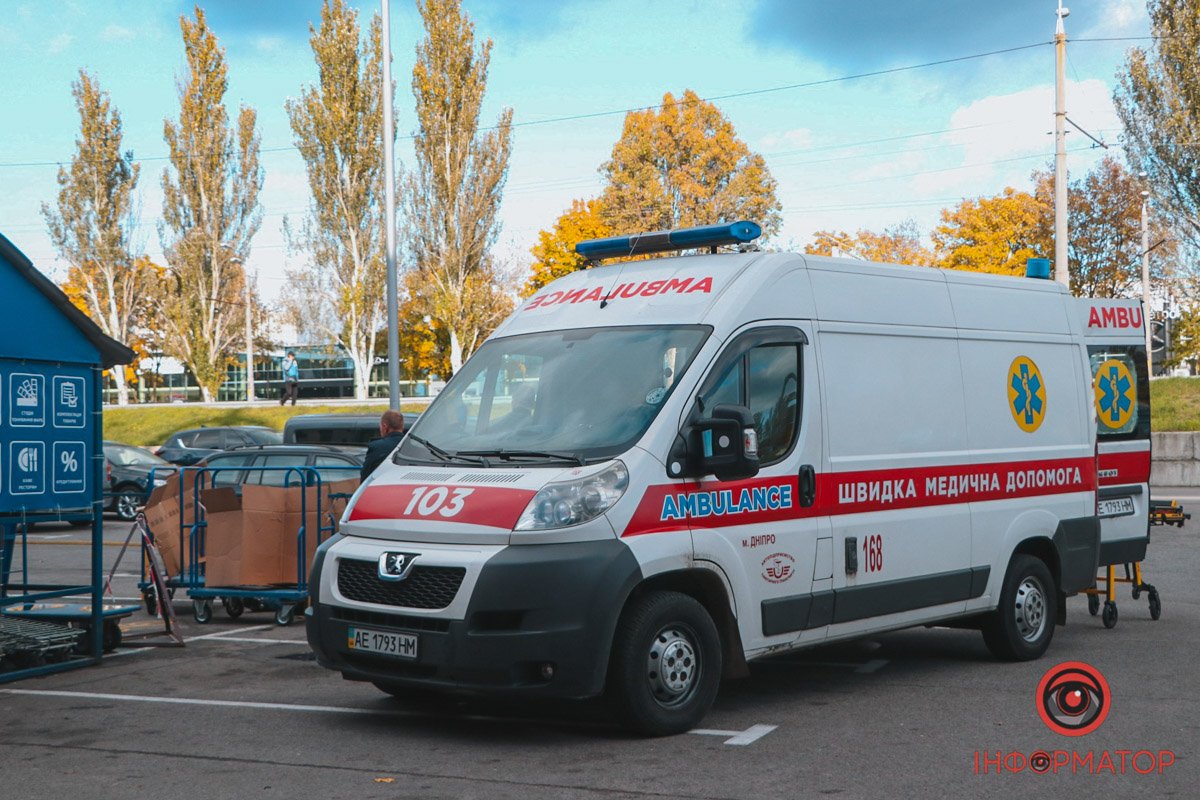На Запорізькому Шосе біля «Епіцентру» чоловікові стало погано На Запорізькому Шосе біля «Епіцентру» чоловікові стало погано