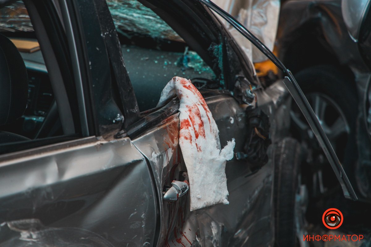 Kia врізався в припарковані авто