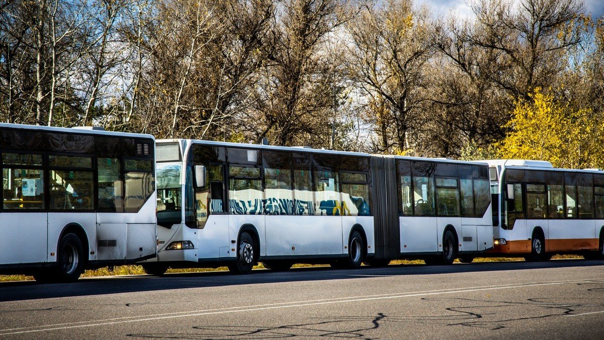 В Днепр из Ровенской области прибыли пять больших автобусов