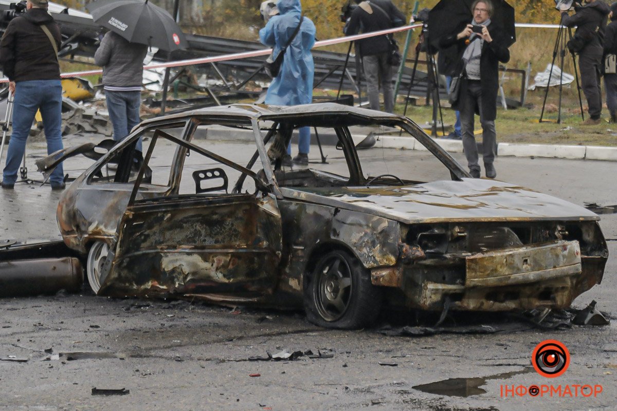 Знищена вогнем машина Знищена вогнем машина