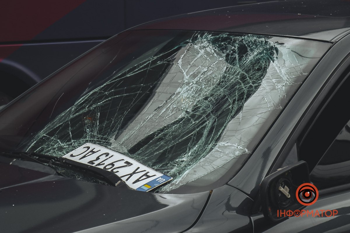 Чоловік перебігав дорогу і потрапив під колеса Чоловік перебігав дорогу і потрапив під колеса