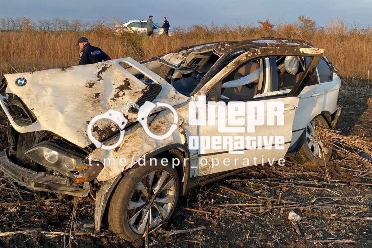 Тут автомобіль BMW Х5 впав в кювет Тут автомобіль BMW Х5 впав в кювет