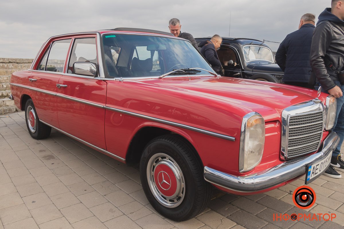 Mercedes W115, якому майже 50 років Mercedes W115, якому майже 50 років
