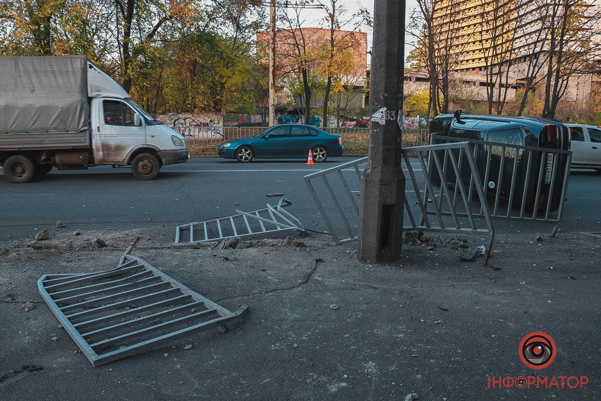 Врізався в паркан Врізався в паркан