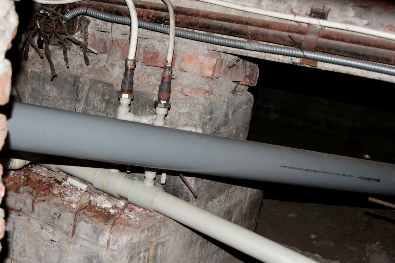 Трубу довжиною 90 метрів замінено на пластикову