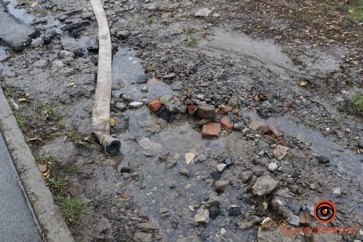 На місце приїхали комунальники На місце приїхали комунальники