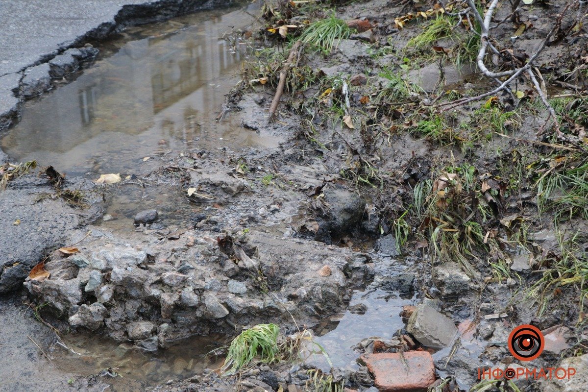Вони відкачали воду з колодязя Вони відкачали воду з колодязя