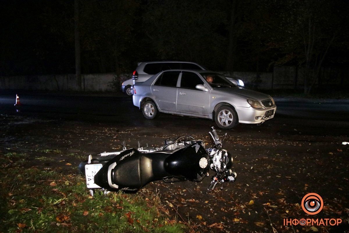 Він не впорався з керуванням, після чого й стався удар Він не впорався з керуванням, після чого й стався удар