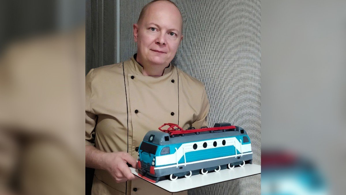 Кондитер из Днепра сделал торт в виде электровоза