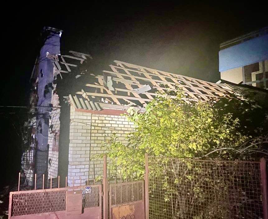 Снаряд влучив у будинок