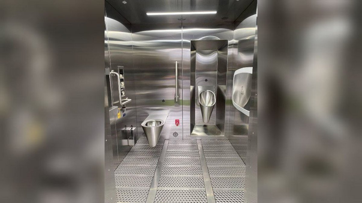 Не найкраще місце для прояву почуттів Не найкраще місце для прояву почуттів