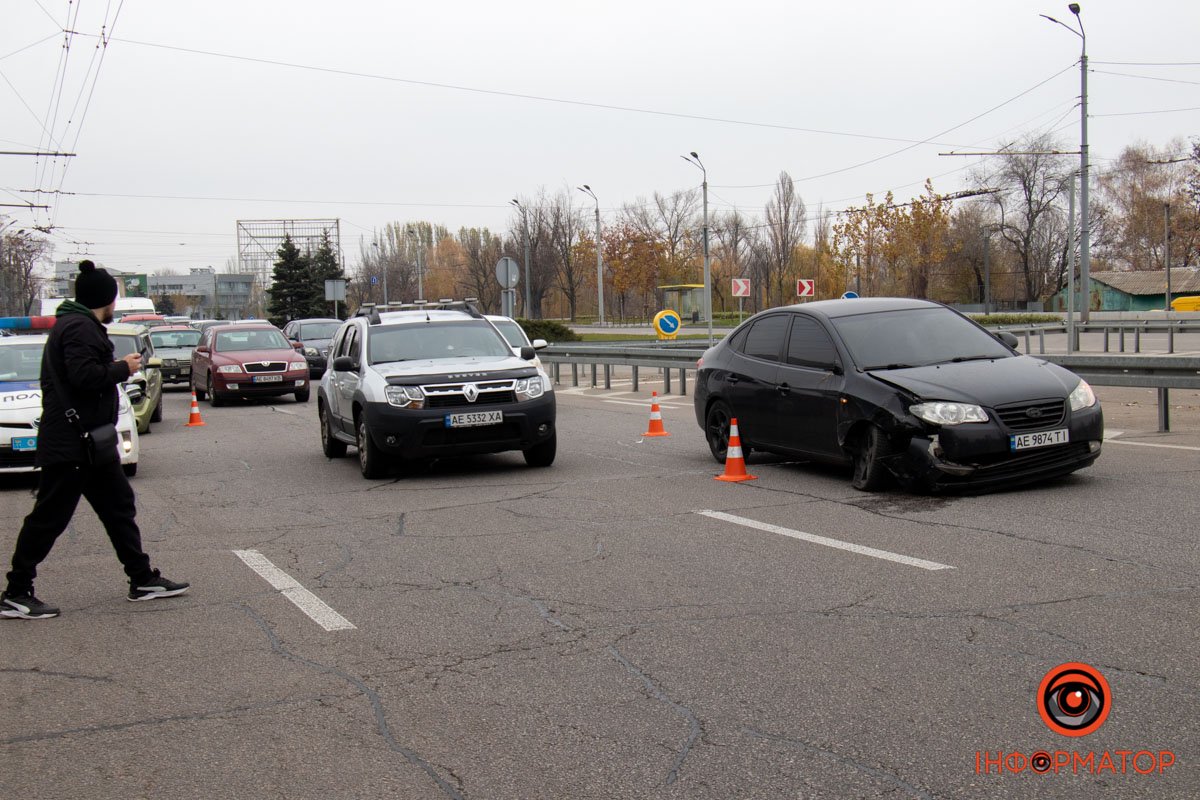 У вівторок, 8 листопада, на Набережній Перемоги трапилася аварія У вівторок, 8 листопада, на Набережній Перемоги трапилася аварія