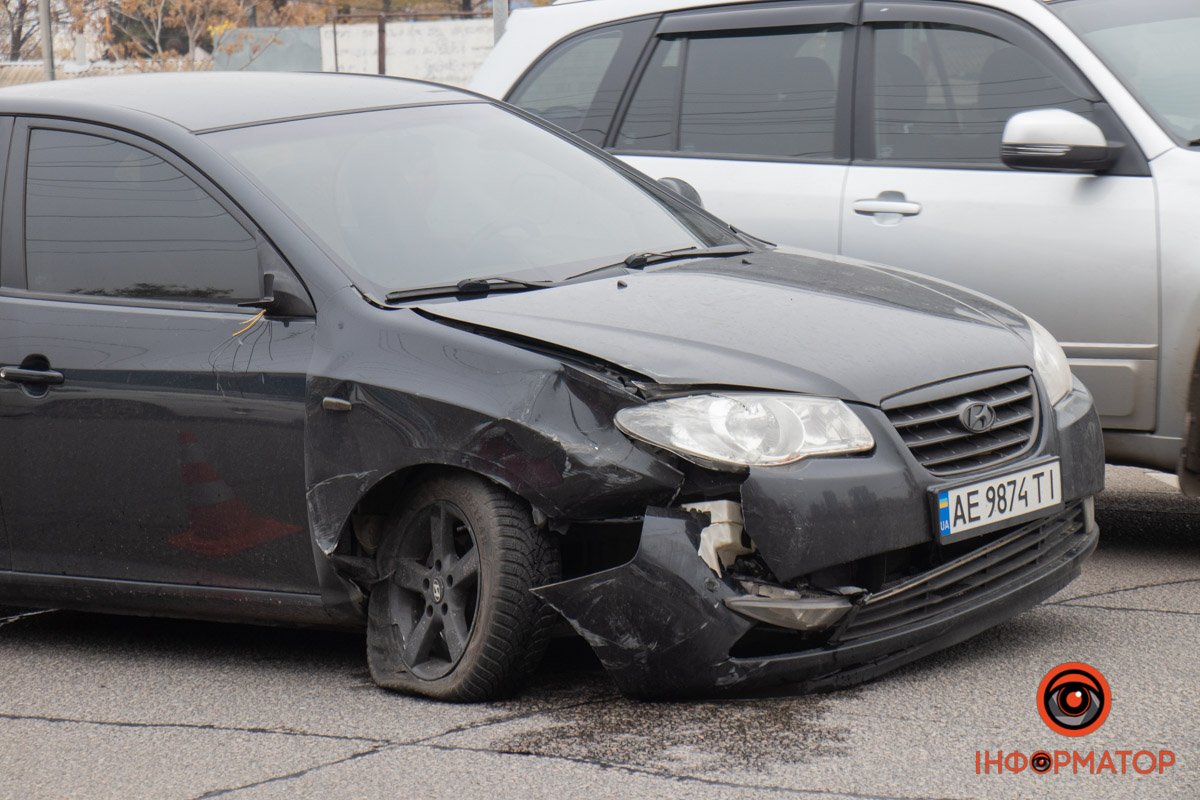 Тут зіштовхнулись Kia Soul та Hyundai Elantra Тут зіштовхнулись Kia Soul та Hyundai Elantra