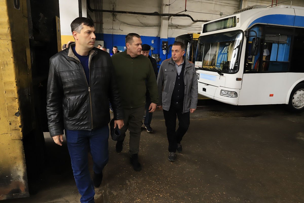 Місто подолало дефіцит автобусів — отримавши машини від Києва, Вінниці, Рівненщини, а також низки приватних підприємців.