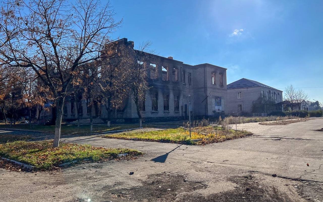 Майже немає вцілілих будівель
