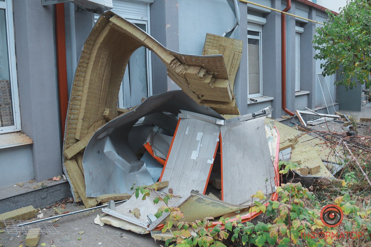 Четверо працівників поранені Четверо працівників поранені