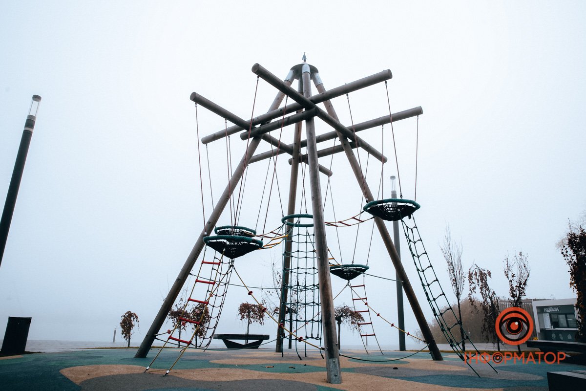 Виглядає інакше Виглядає інакше