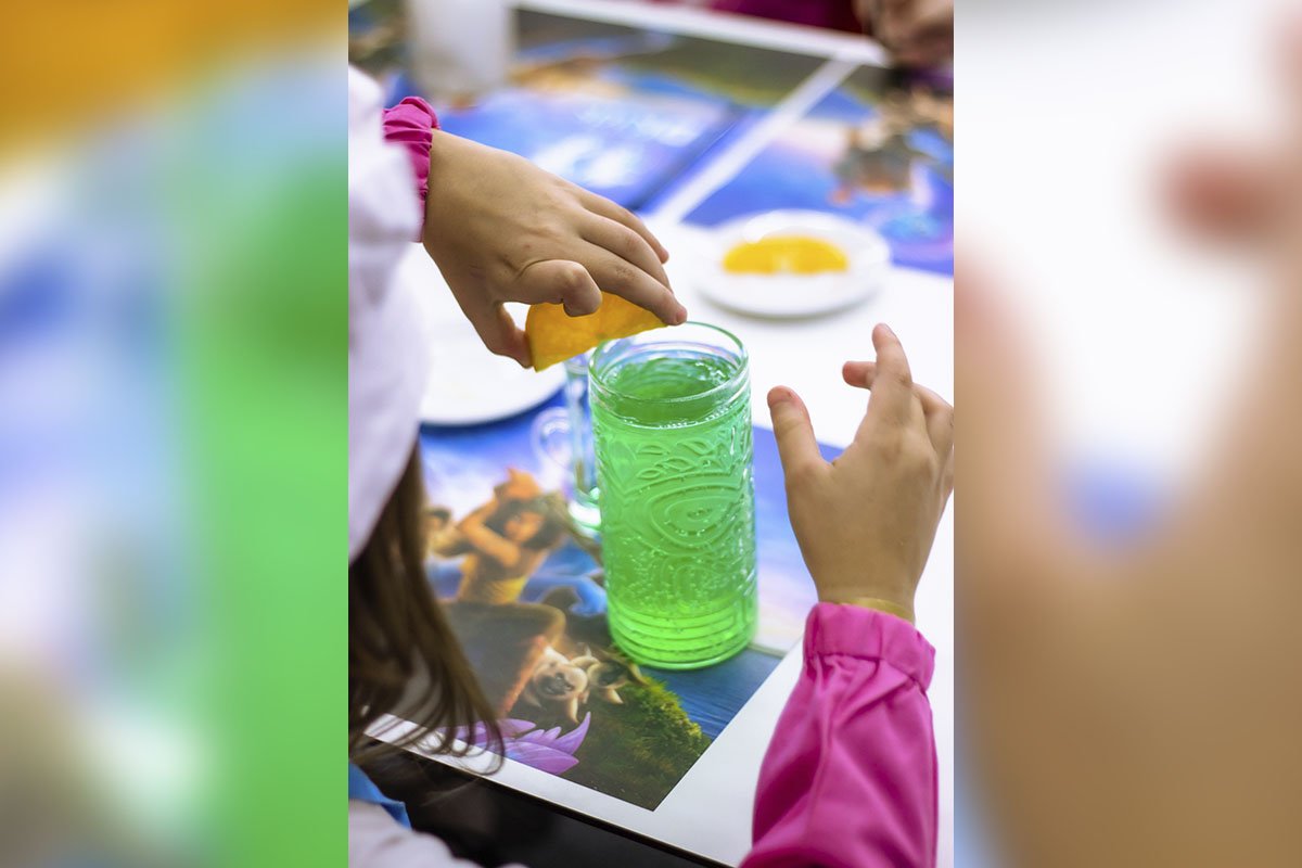 Великий вибір блюд і напоїв Великий вибір блюд і напоїв