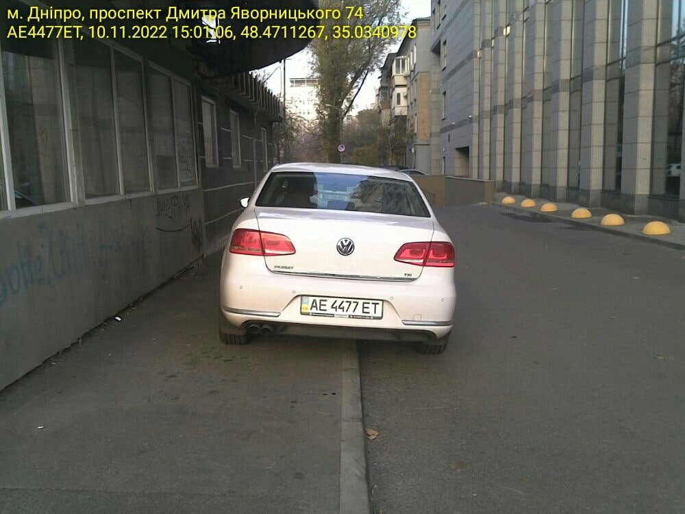 Водії порушують правила дорожнього руху під час паркування та зупинок Водії порушують правила дорожнього руху під час паркування та зупинок