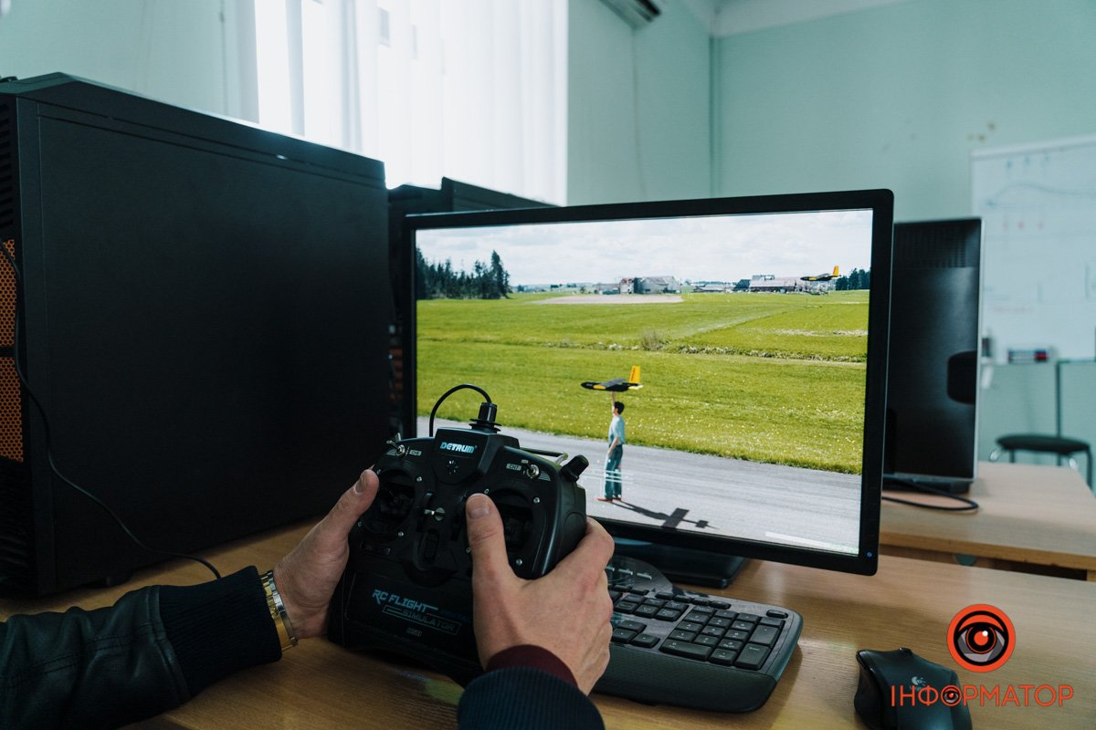 Усі пілоти проходять обов'язкове навчання Усі пілоти проходять обов'язкове навчання