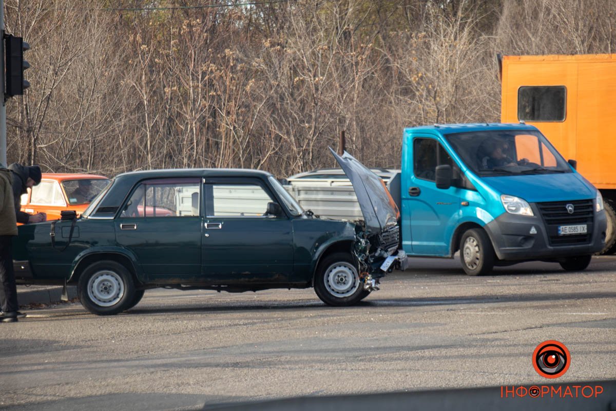 У Дніпрі на перехресті вулиці Павлова та Набережної Заводської сталася ДТП