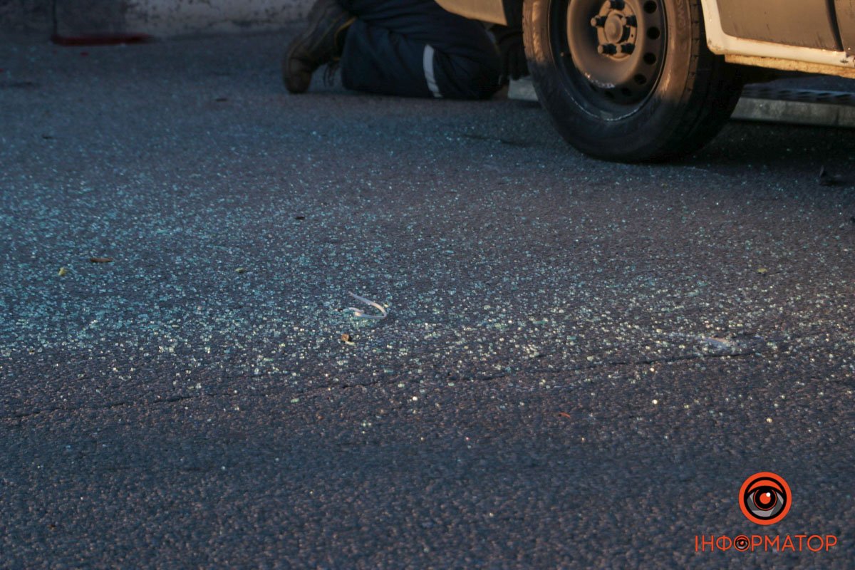 Пориви вітру розхитали причіп, в наслідок чого Renault разом з ним зробили сальто Пориви вітру розхитали причіп, в наслідок чого Renault разом з ним зробили сальто