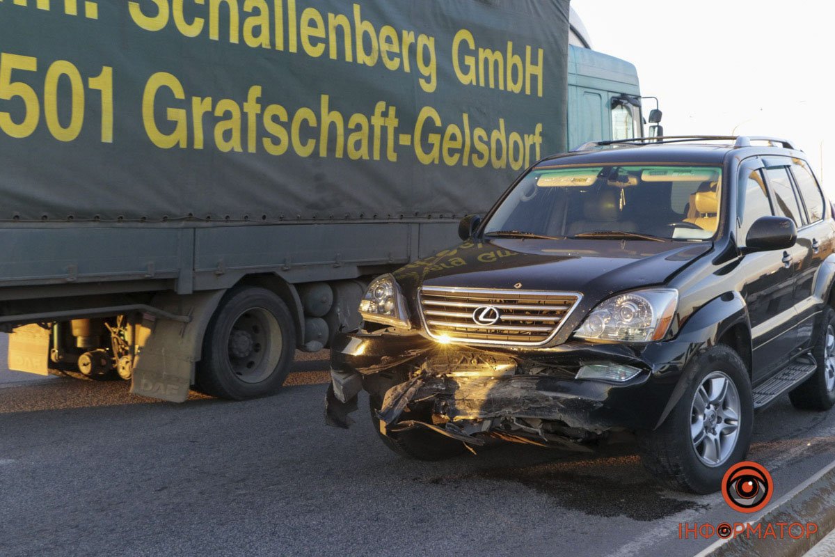 У Дніпрі на Кайдацькому мосту сталася аварія У Дніпрі на Кайдацькому мосту сталася аварія