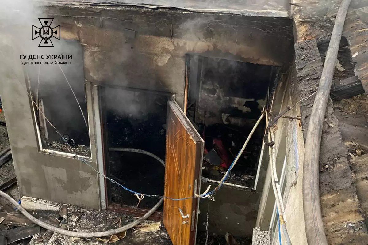 Там вогонь охопив житловий будинок Там вогонь охопив житловий будинок