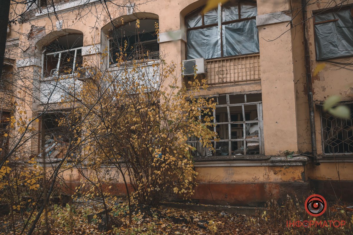 Люди одразу кинулися закривати вікна