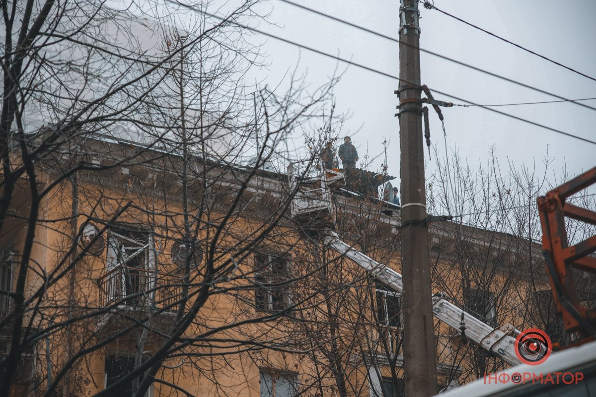 Ремонтують дахи