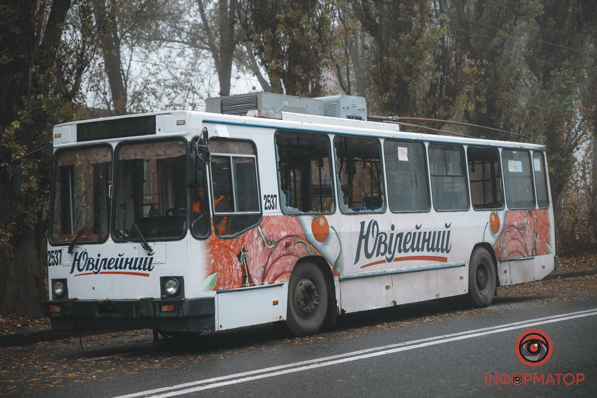 Вибухом зачепило і громадський транспорт