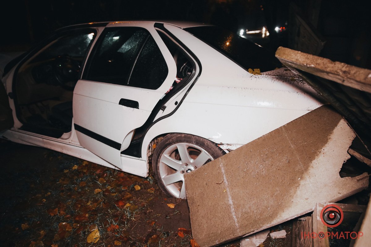 На слизькій дорозі водій не впорався з керуванням На слизькій дорозі водій не впорався з керуванням