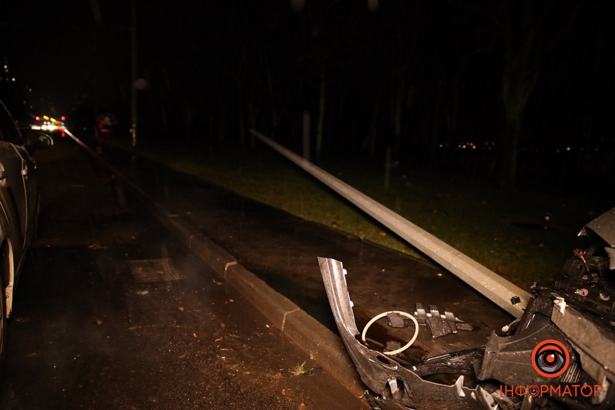 Влетів в світлофор Влетів в світлофор